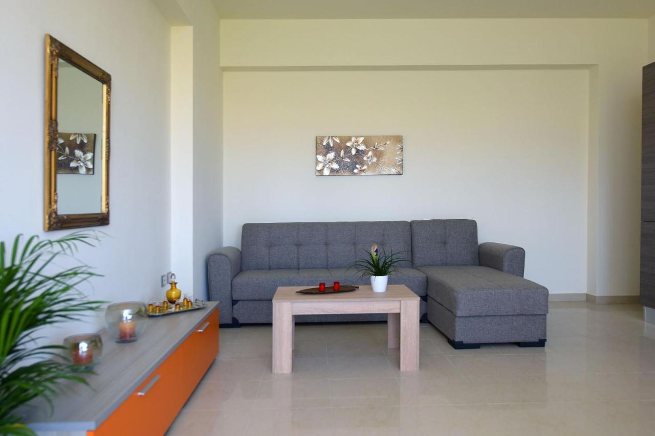 Stelia Luxury Apartments Kalavárda Екстериор снимка