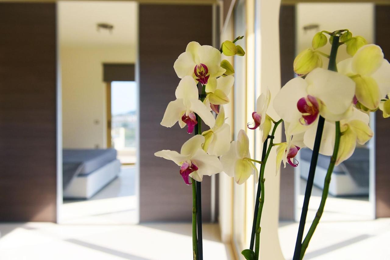 Stelia Luxury Apartments Kalavárda Екстериор снимка