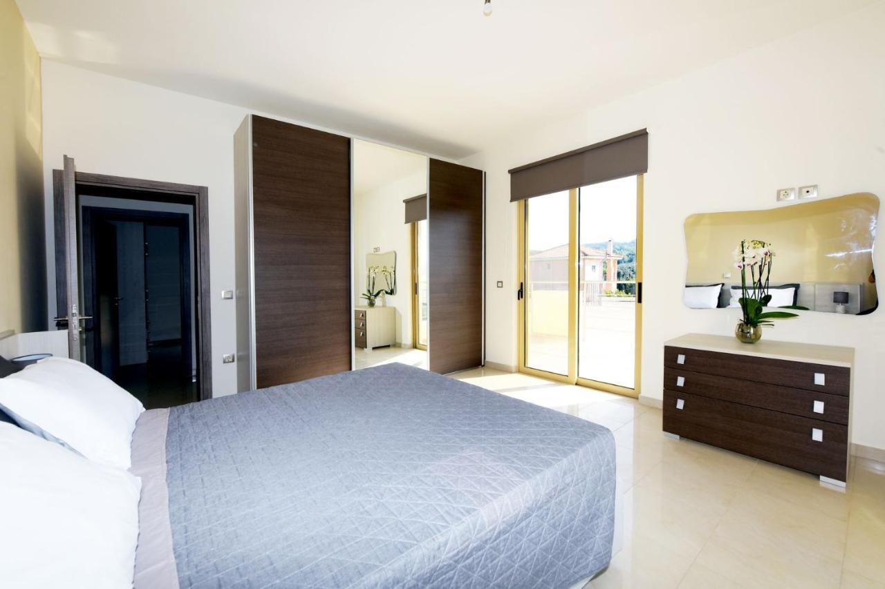 Stelia Luxury Apartments Kalavárda Екстериор снимка