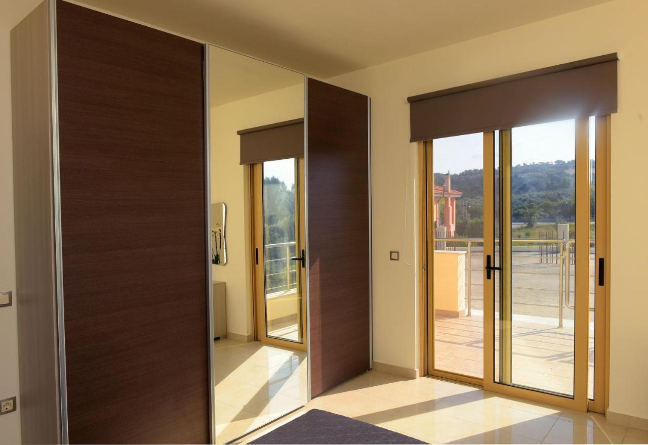 Stelia Luxury Apartments Kalavárda Екстериор снимка